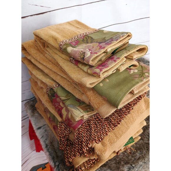 Raymond Waites Studio Vintage‎ Towel Set With Floral & Tassel Trim - Picture 7 of 8